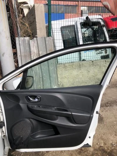 Clio 4 sağ ön kapı döşemesi hatasız 2012-2019 arası modelleri ile uyumlu.