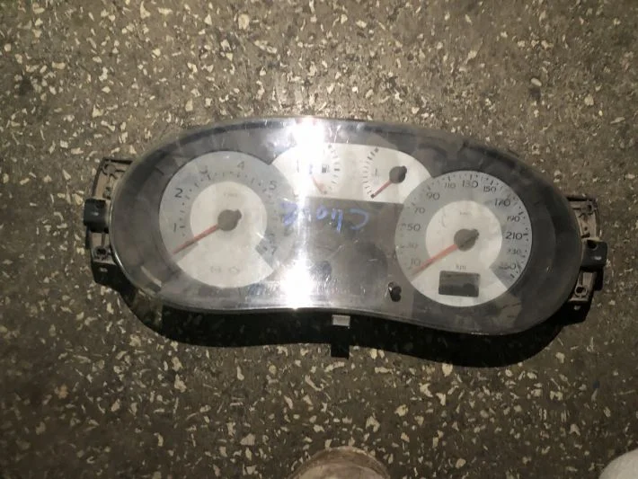 Clio 2 1.4 kilometre saati 1998-2008 arasındaki tüm modeller ile uyumludur