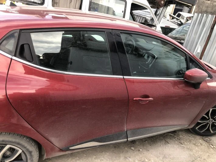 CLİO 4 sağ ön kapı orjinal kırmızı hatasız 2013-2019 modellele uyumludur