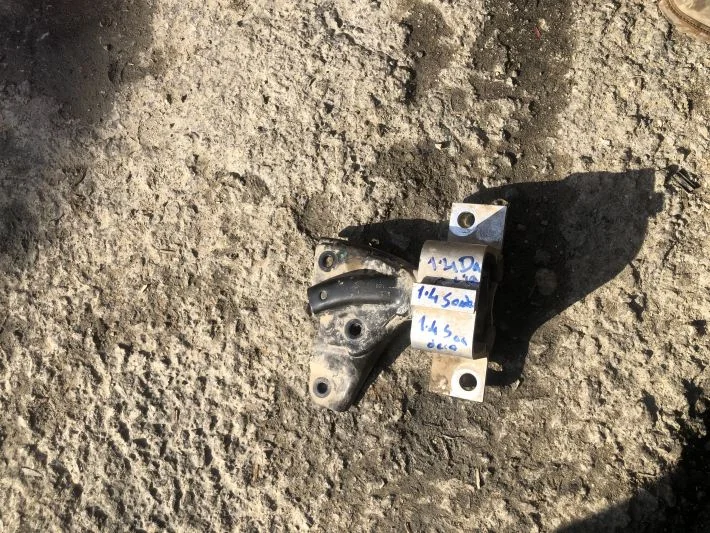 Dacia sandero 1.4 motor kulağı 2009-2011 modeller ile uyuludur