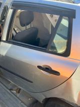 Clio 3 sw sol arka kapı gri dolu çıkma orjinal