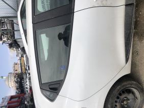 Clio 4 sağ arka  kapı beyaz çıkma 2012-2019