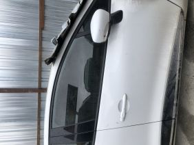 Clio 4 sağ  ön kapı dolu beyaz hatasız   orijinal çıkma  2013-2020 uyumludur 