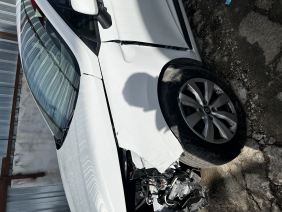 Clio 5  beyaz  ön çamurluk  orjinal çıkma 2020-2022