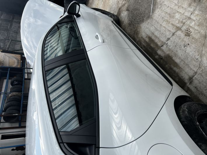 Clio 5  sağ arka kapı dolu beyaz hatasız  orjinal çıkma 2020-2022
