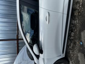 Clio 5  sol ön kapı dolu beyaz hatasız  orjinal çıkma 2020-2022