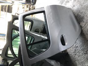 Dacia sandero gri sağ arka dolu kapı çıkma orjinal hatasız boyasız uyumludur 2013-2019 uyumludur 